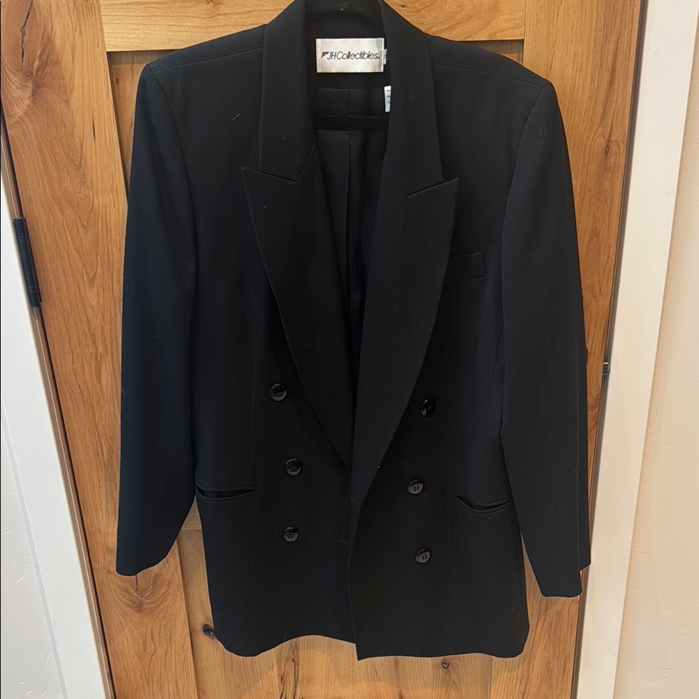 Chic Black Double-Breasted Blazer